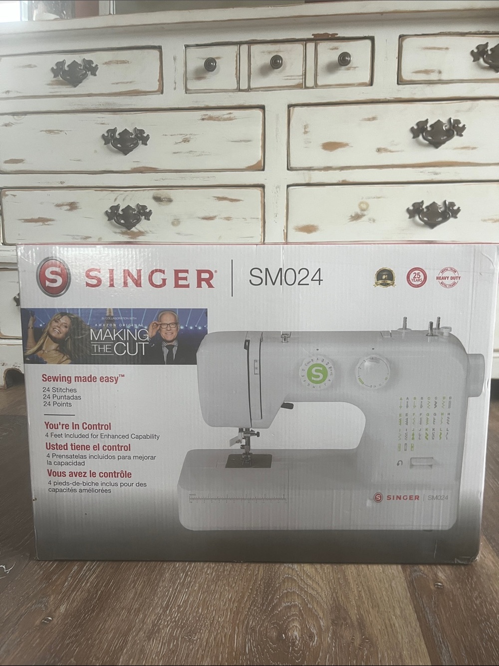 Singer SM024 White 24-Stitch Sewing Machine